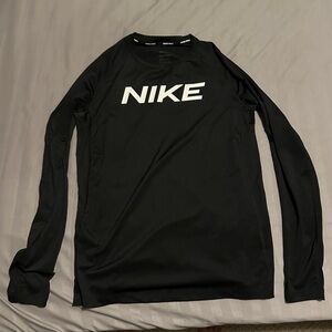BLACK NIKE long sleeve athletic shirt